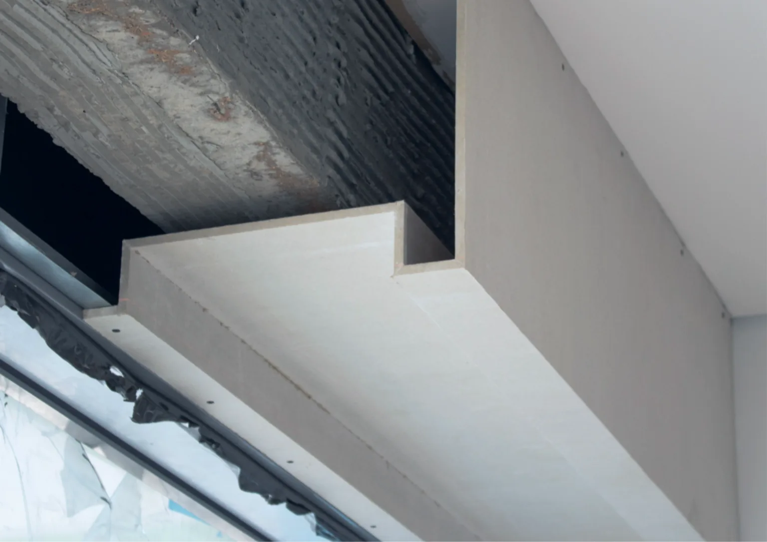 Sanca em drywall pré-formado junto à cortineira