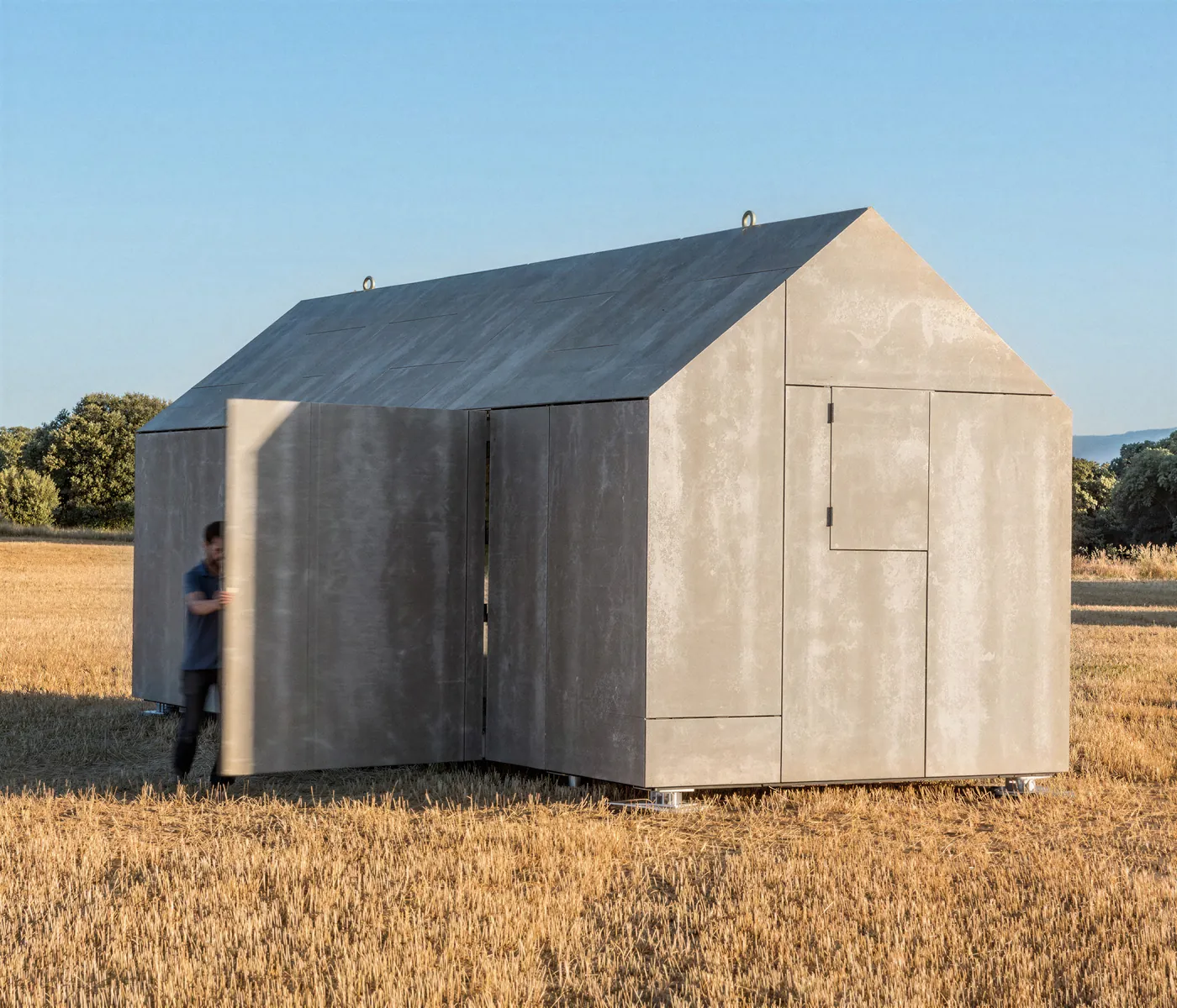 Casa modular revestida em painéis Viroc de cimento e partículas de madeira